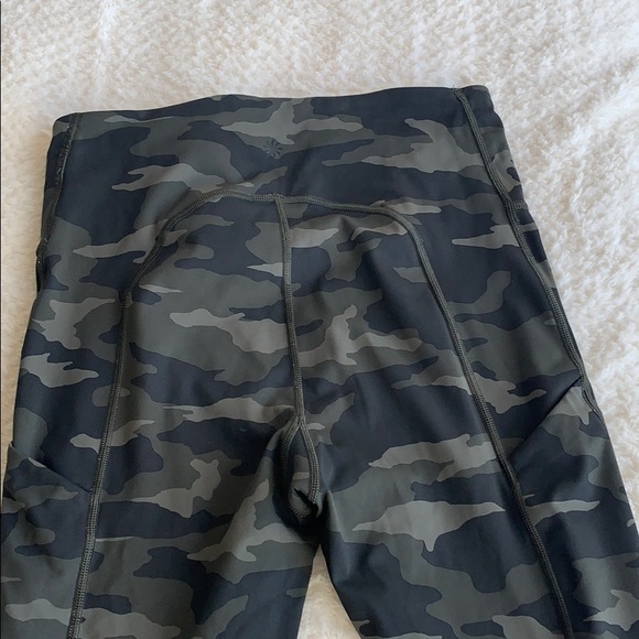 Camo Ultimate 7/8 Tight Leggings - Picture 2 of 3